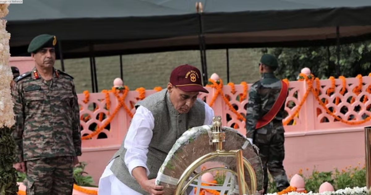 Kargil Vijay Divas: Defence Minister Rajnath Singh lays wreath in memory of fallen jawans